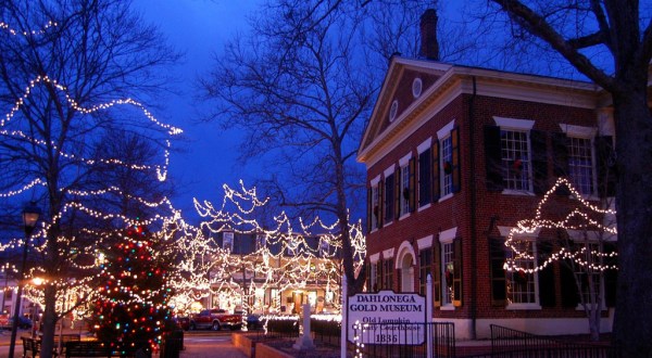 13 Main Streets In Georgia That Are Pure Magic During Christmastime