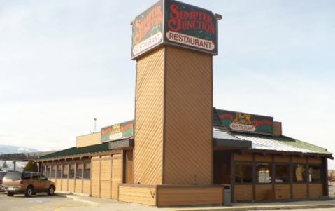 There's Nothing Better Than This Train-Themed Restaurant In Oregon