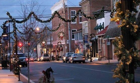 10 Main Streets Surrounding Pittsburgh That Are Pure Magic During Christmastime