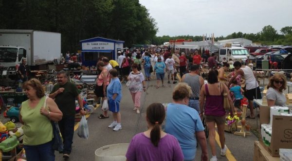 Everyone In Cleveland Should Visit This Epic Flea Market At Least Once
