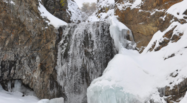 9 Gorgeous Frozen Waterfalls In Utah That Must Be Seen To Be Believed