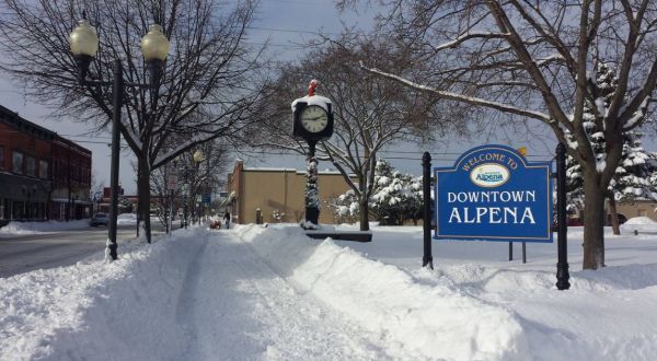 This Small Town In Michigan Will Become Your New Favorite Winter Destination