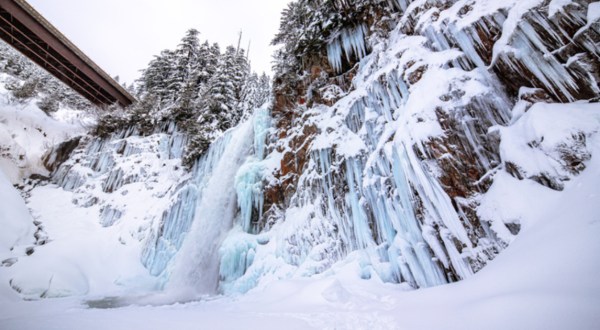 7 Gorgeous Frozen Waterfalls In Washington That Must Be Seen To Be Believed