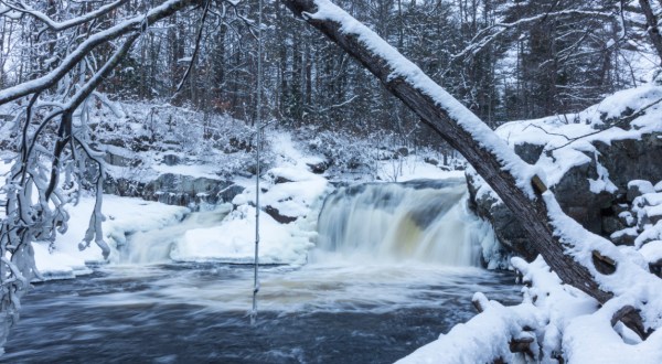 11 Gorgeous Frozen Waterfalls In New Hampshire That Must Be Seen To Be Believed