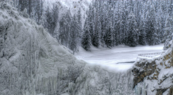 11 Gorgeous Frozen Waterfalls In Wyoming That Must Be Seen To Be Believed