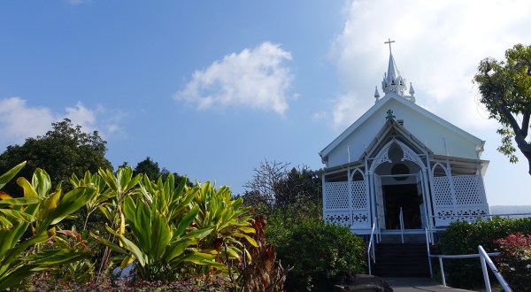 The Chapel In Hawaii That’s Located In The Most Unforgettable Setting