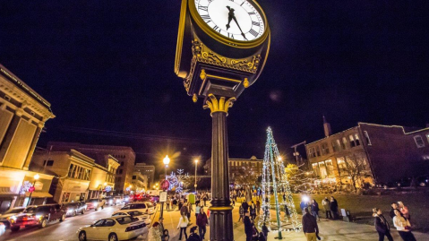 10 Main Streets In Missouri That Are Pure Magic During Christmastime