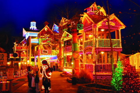 Every Year This Missouri Amusement Park Turns Into A Christmas Town And It's Simply Magical