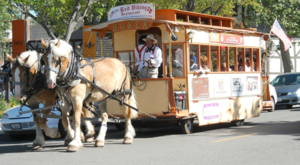 There’s A Magical Trolley Ride In Southern California That Most People Don’t Know About