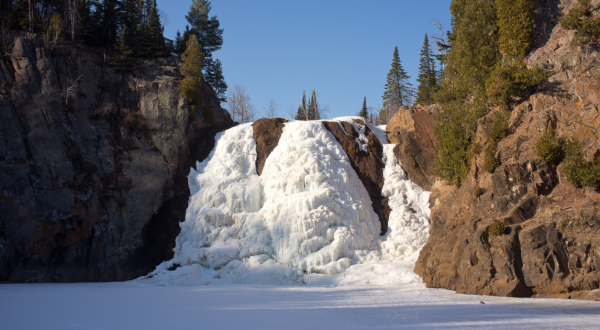 10 Gorgeous Frozen Waterfalls In Minnesota That Must Be Seen To Be Believed