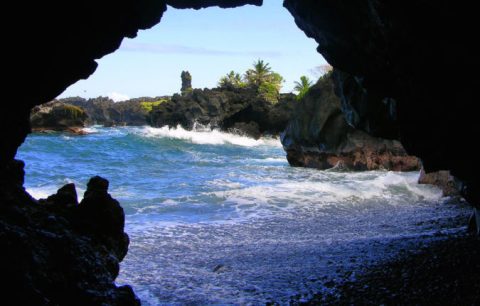 9 Enchanting Sea Caves In Hawaii You'll Want To Explore