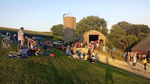 A Barn In The Middle Of Nowhere In Iowa Is Actually The Best Music Venue In The Midwest