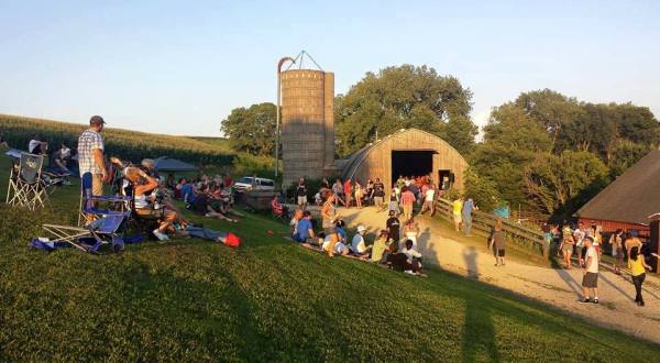 A Barn In The Middle Of Nowhere In Iowa Is Actually The Best Music Venue In The Midwest