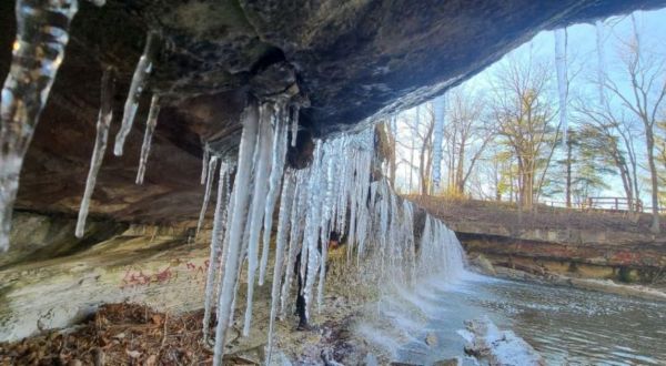 8 Gorgeous Frozen Waterfalls In Indiana That Must Be Seen To Be Believed