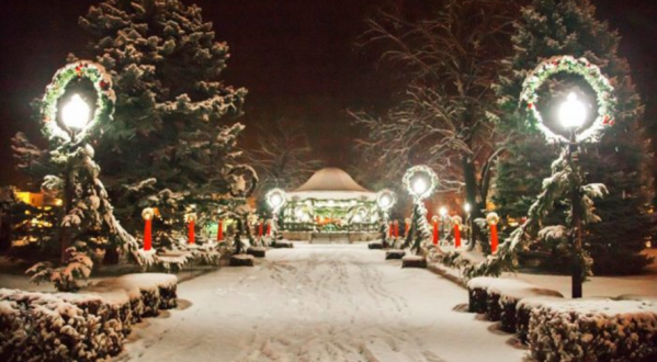 11 Main Streets In Iowa That Are Pure Magic During Christmastime