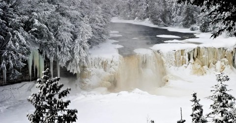 8 Gorgeous Frozen Waterfalls In Michigan That Must Be Seen To Be Believed