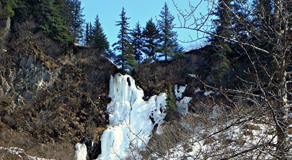 10 Gorgeous Frozen Waterfalls In Alaska That Must Be Seen To Be Believed