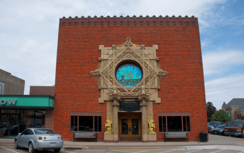 You've Never Seen Anything Like These Beautiful, One-Of-A-Kind Banks In Iowa