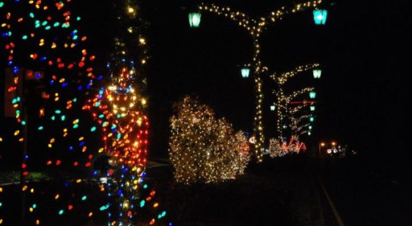 8 Main Streets In Louisiana That Are Pure Magic During Christmastime