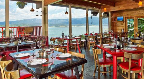 9 Amazing Restaurants Along The Colorado Lakefront You Must Try Before You Die