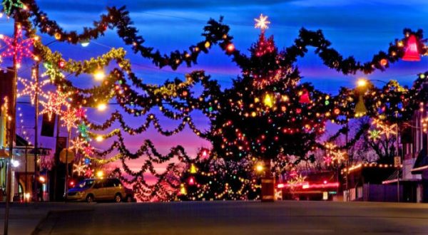 12 Main Streets In Oklahoma That Are Pure Magic During Christmastime