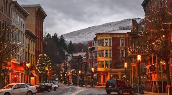 10 Main Streets In Pennsylvania That Are Pure Magic During Christmastime