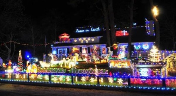 6 Enchanting Christmas Light Displays In North Carolina That Are So Worth The Drive
