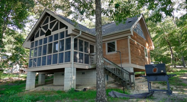 The Remote Cabin In South Carolina That Will Take You A Million Miles Away From It All