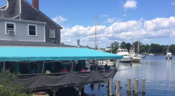 9 Amazing Restaurants Along The Massachusetts Coast You Must Try Before You Die