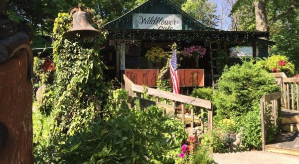 The Quaint Mountaintop Restaurant In Alabama That Serves The Most Creative Dishes