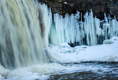 10 Gorgeous Frozen Waterfalls In Wisconsin That Must Be Seen To Be Believed