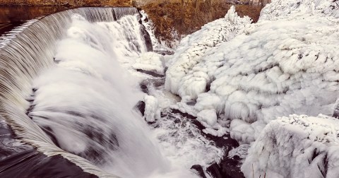 8 Gorgeous Frozen Waterfalls In Connecticut That Must Be Seen To Be Believed