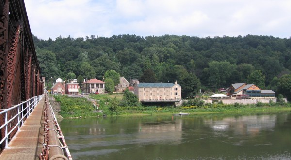 Most People Don’t Know These 9 Super Tiny Towns Near Pittsburgh Exist