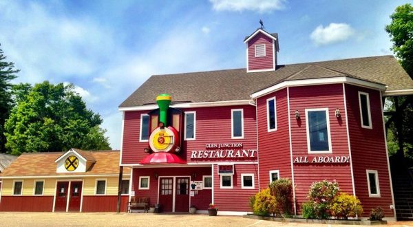 The Train-Themed Restaurant In New Hampshire That Will Make You Feel Like A Kid Again