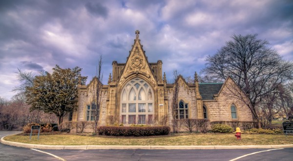 7 Disturbing Cemeteries Around Detroit That Will Give You Goosebumps