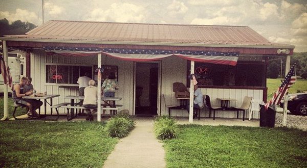 There’s a BBQ Joint On This Beautiful Farm In Tennessee And You Have To Visit
