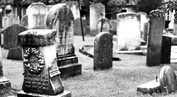 8 Disturbing Cemeteries In Delaware That Will Give You Goosebumps