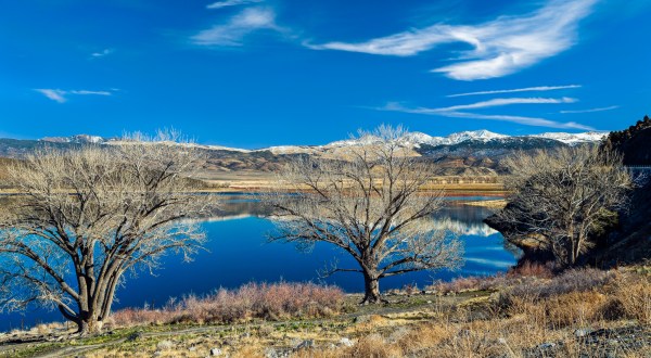 You’ll Never Forget The Striking Water Of This Exquisite Lake In Nevada