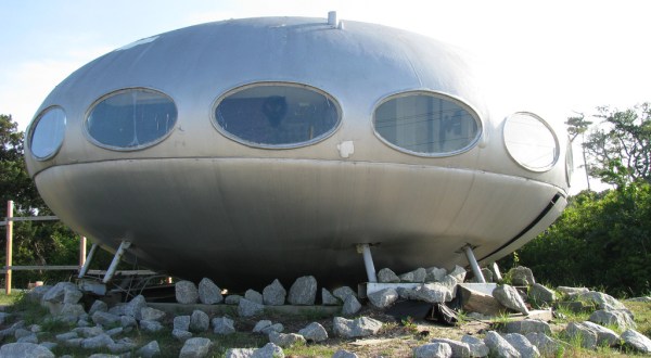 The Strange Story Behind North Carolina’s UFO House Will Fascinate You