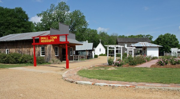 The Little-Known Mississippi Attraction That Will Transport You Back In Time
