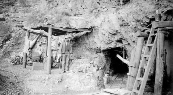 These 18 Rare Photos Show Arizona’s Mining History Like Never Before