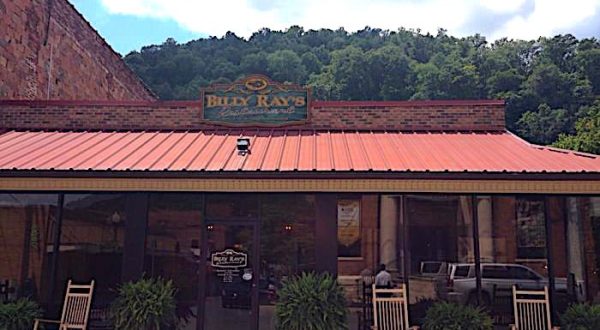 Here Are 12 Tiny Neighborhood Restaurants In Kentucky Where Everyone Knows Your Name