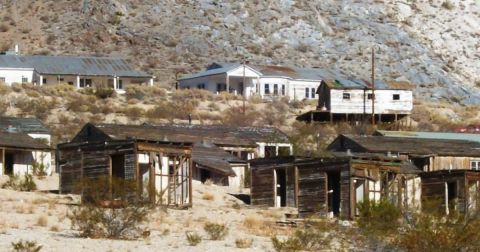 Visit These 8 Creepy Ghost Towns In Southern California At Your Own Risk