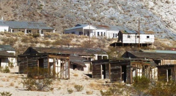 Visit These 8 Creepy Ghost Towns In Southern California At Your Own Risk