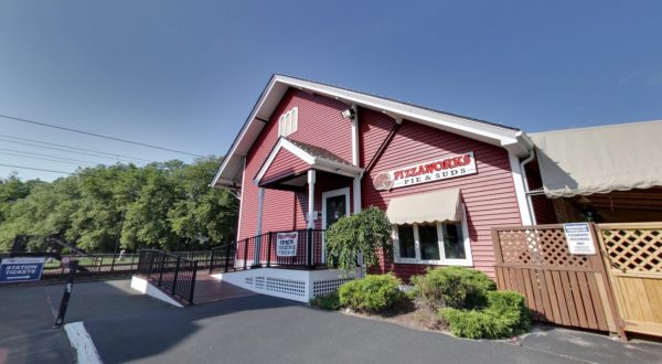 The Train-Themed Restaurant In Connecticut That Will Make You Feel Like A Kid Again