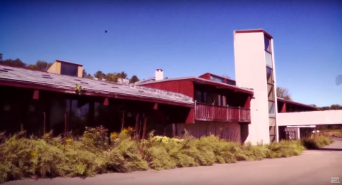 This Abandoned 1970s Honeymoon Resort In New York Is Almost Perfectly Preserved