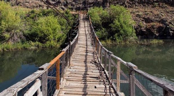 The Terrifying Swinging Bridge In Idaho That Will Make Your Stomach Drop