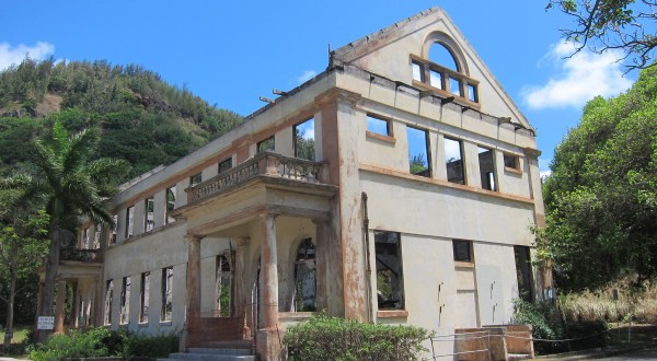 An All Boys School Was Built In Hawaii And Then Abruptly Abandoned. What’s Left Is Fascinating