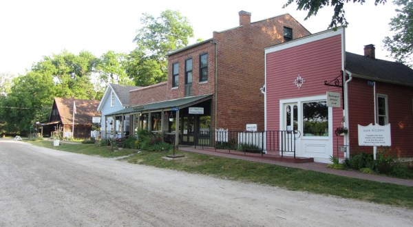 A Trip To These Historic Iowa Villages Makes A Picture Perfect Weekend Getaway