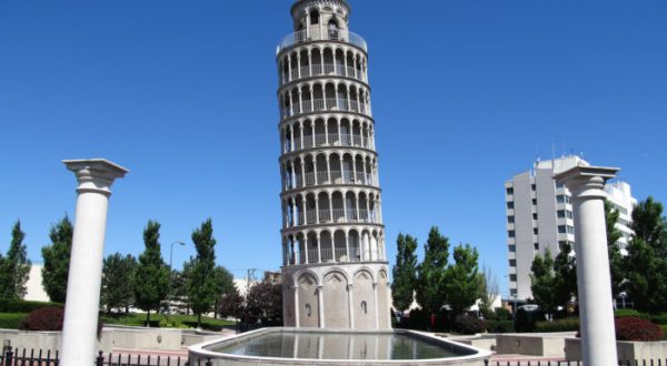 Most People Don’t Know Illinois Has Its Very Own Leaning Tower Of Pisa